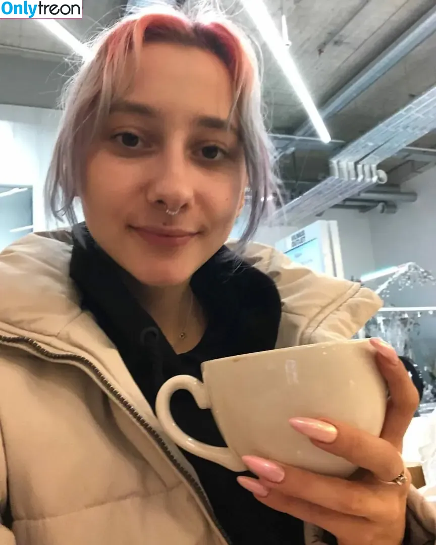 leliloo nude photo #0109 (lelilou.official)