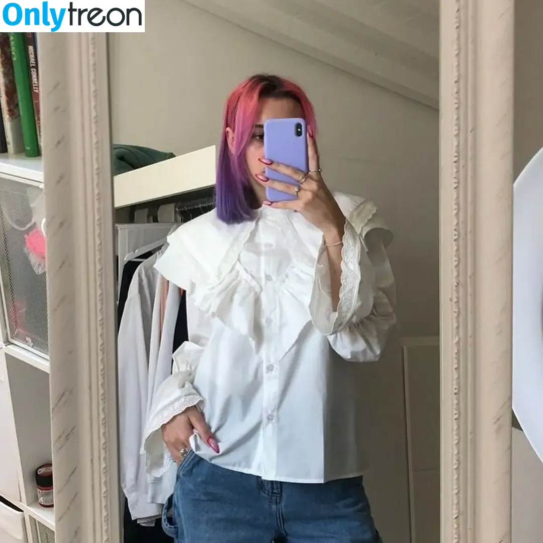 leliloo nude photo #0133 (lelilou.official)