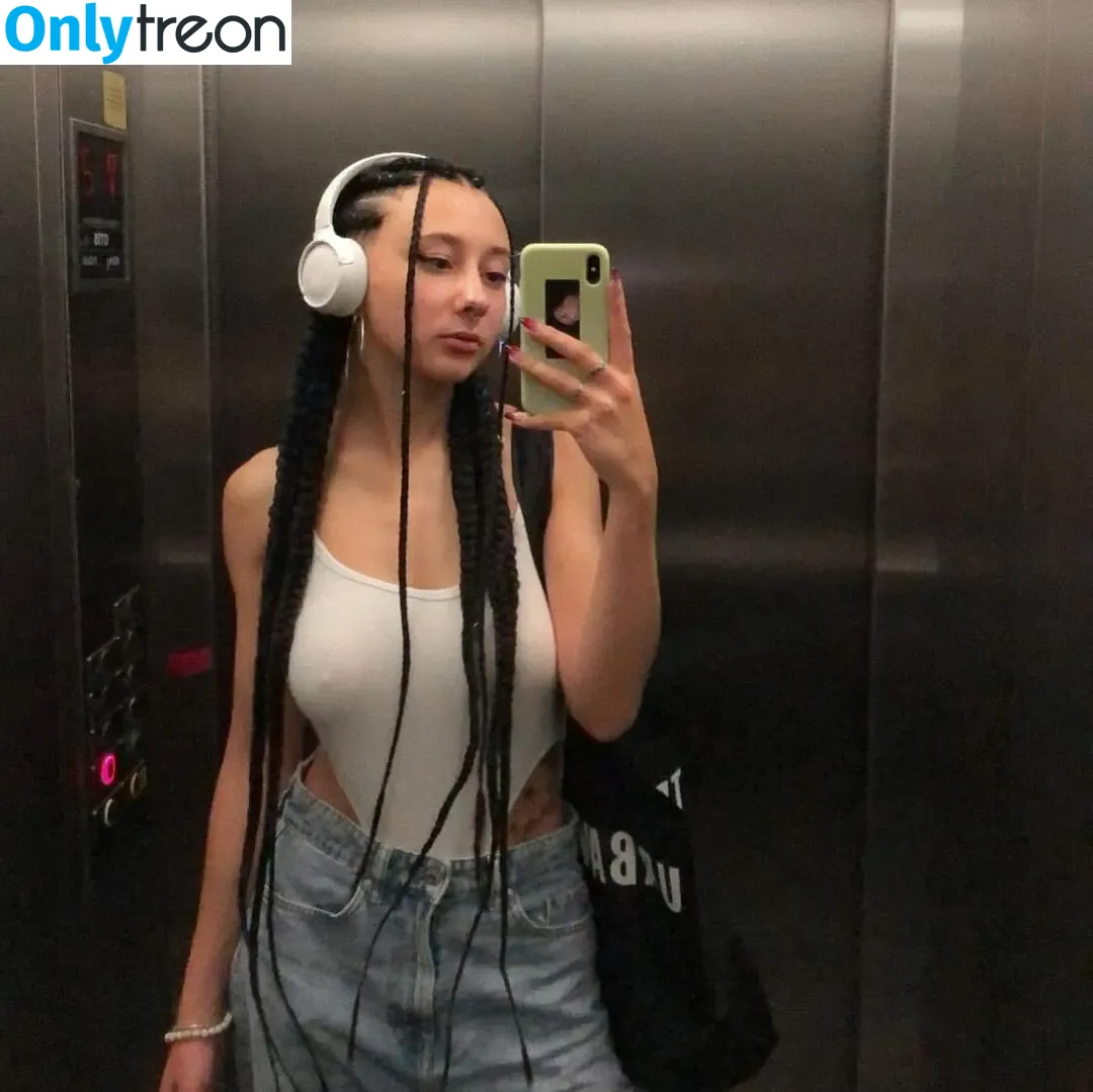 leliloo nude photo #0150 (lelilou.official)