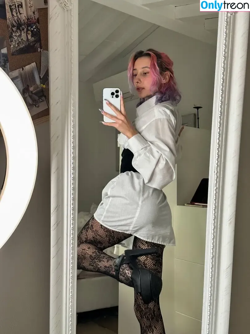 leliloo nude photo #0199 (lelilou.official)