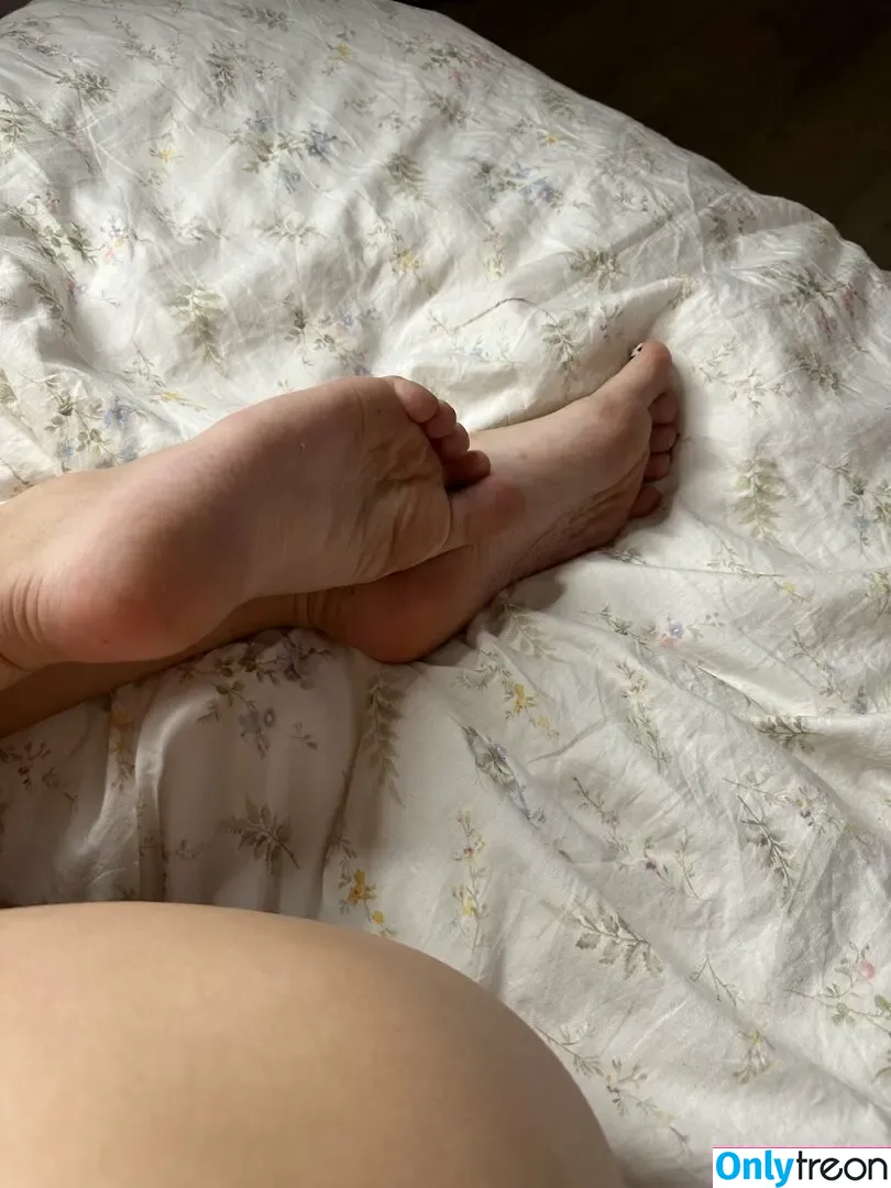 leliloo nude photo #0213 (lelilou.official)