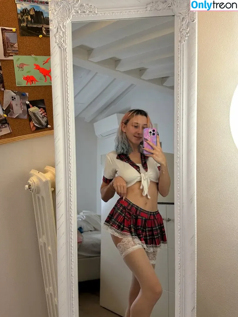 leliloo nude photo #0275 (lelilou.official)