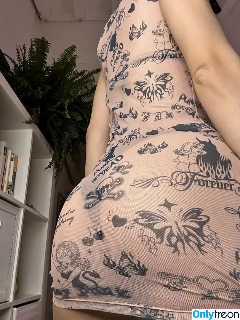 leliloo nude photo #0312 (lelilou.official)