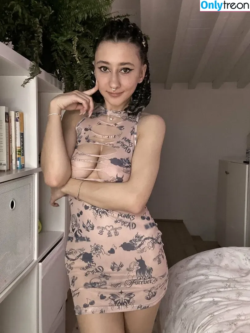 leliloo nude photo #0314 (lelilou.official)