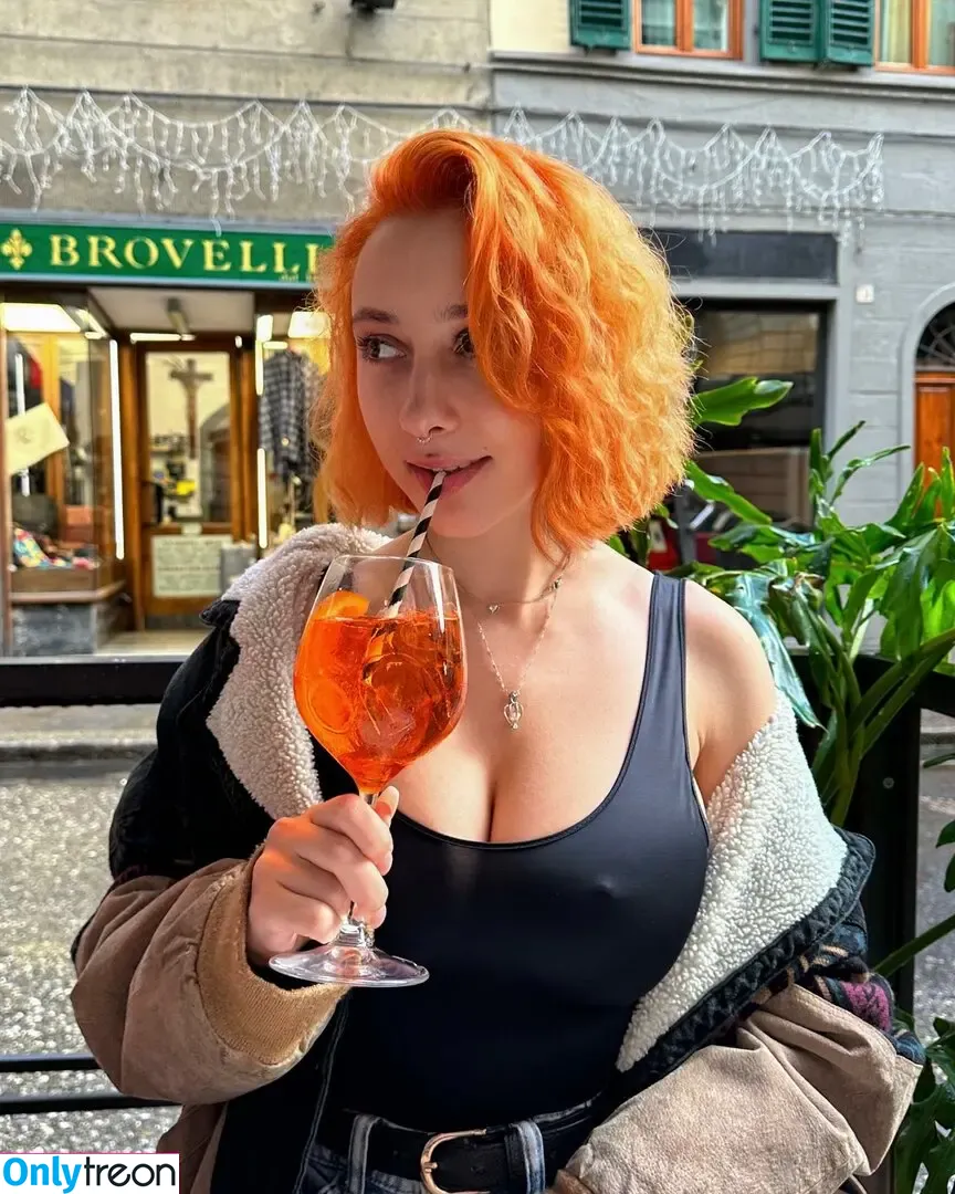 leliloo nude photo #0510 (lelilou.official)