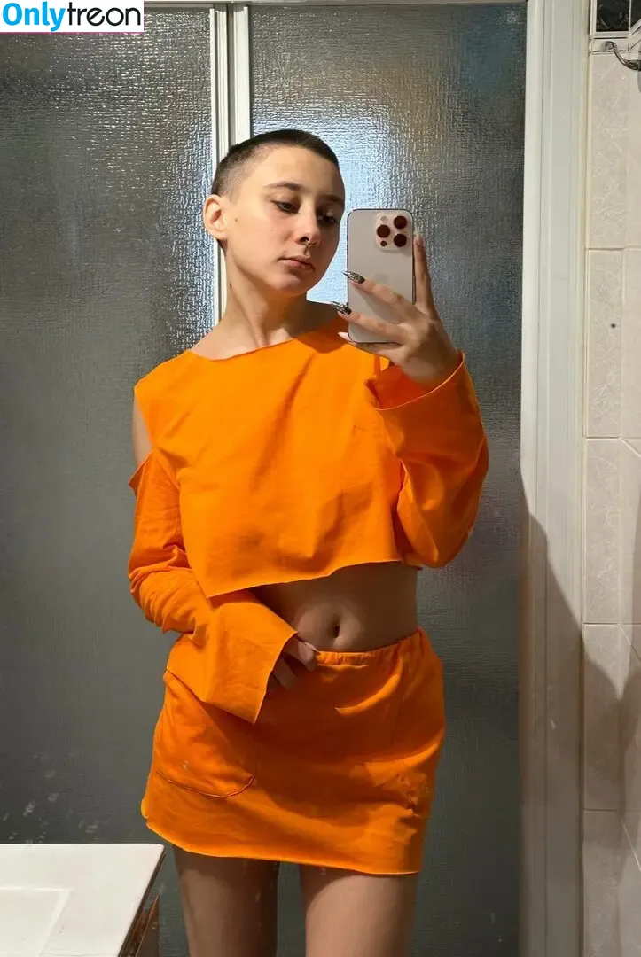leliloo nude photo #0621 (lelilou.official)