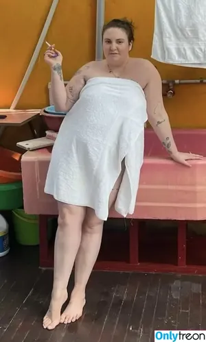 Lena Dunham / lenadunham nude photo #0001