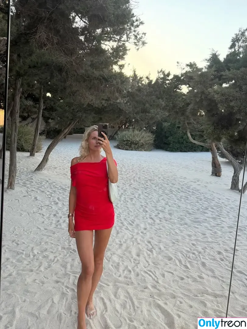 Lena Gercke nude photo #1485 (lenagercke)