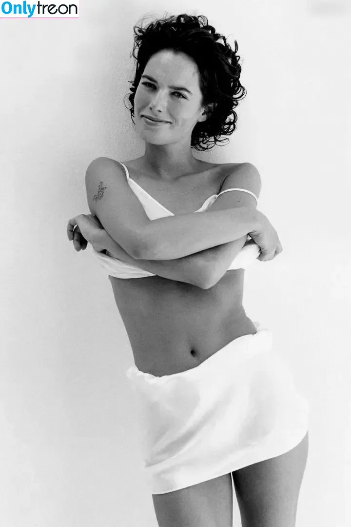 Lena Headey nude photo #0089 (iamlenaheadey)