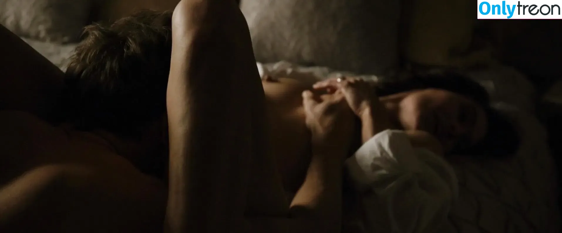 Lena Headey nude photo #0103 (iamlenaheadey)
