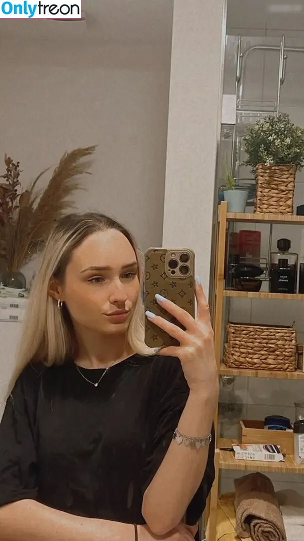Lena nude photo #0033 (lena.hnmn / lenahnmn / lenameyerlandrut / lenatheplug)