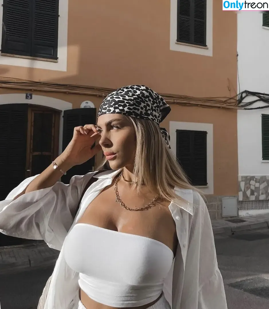 Lenaknk nude photo #0013 (Lenaknk)