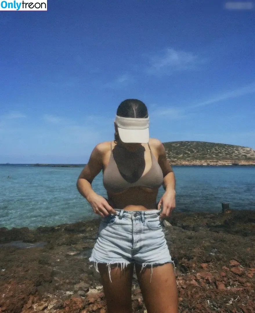 Lenaknk nude photo #0056 (Lenaknk)