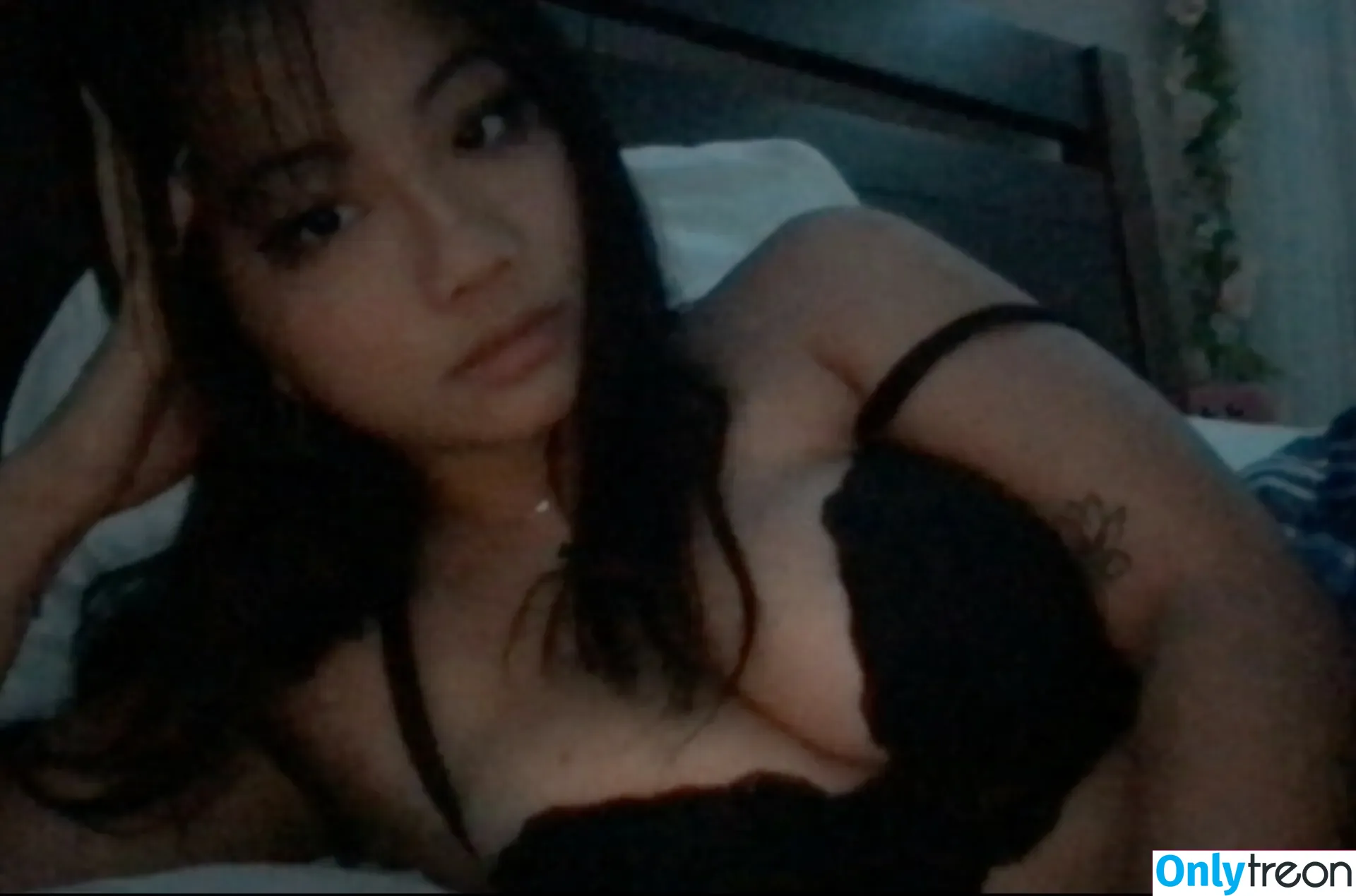 Lennibi nude photo #0001 (Lennibi)