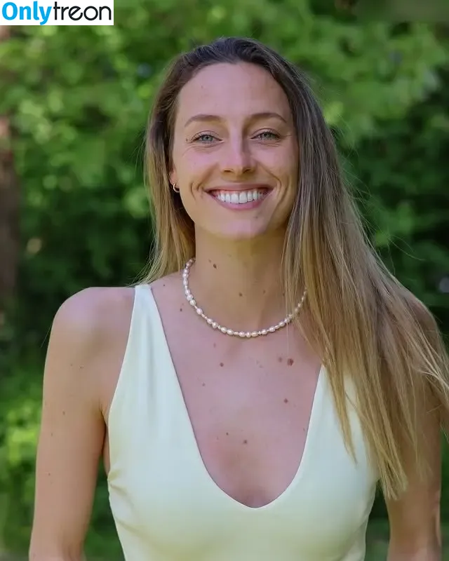 Leonie Beck nude photo #0042 (leoniebeckswim)