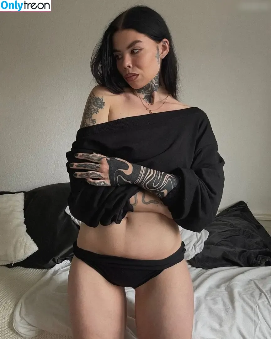 Leonie Jeen nude photo #0104 (leonie.jeen)