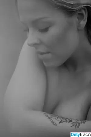 Leonore Bartsch / seashells_and_stardust nude photo #0023
