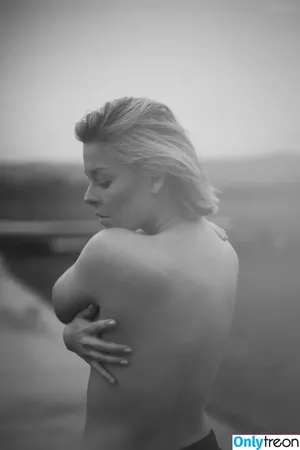 Leonore Bartsch / seashells_and_stardust nude photo #0034