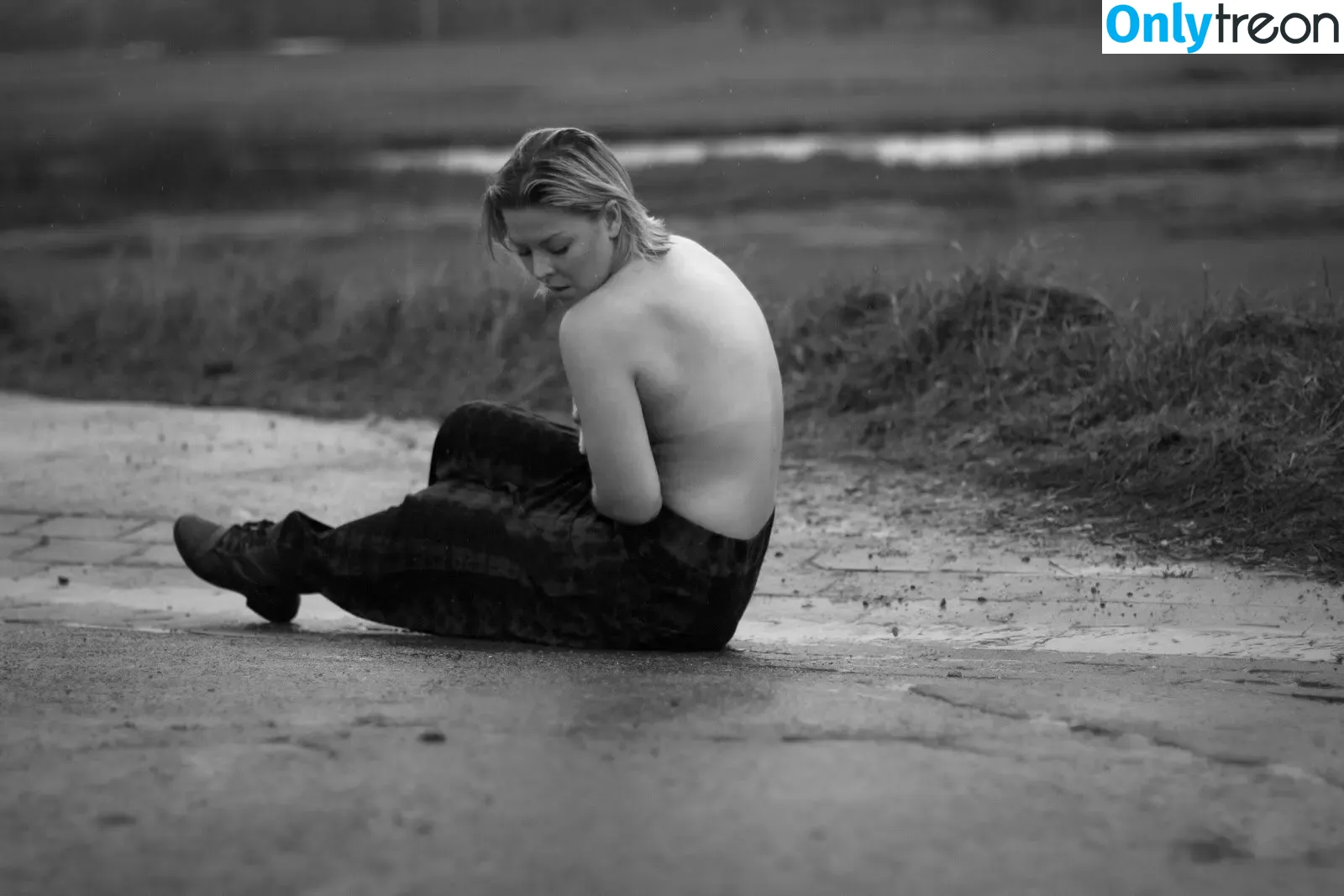 Leonore Bartsch nude photo #0011 (seashells_and_stardust)
