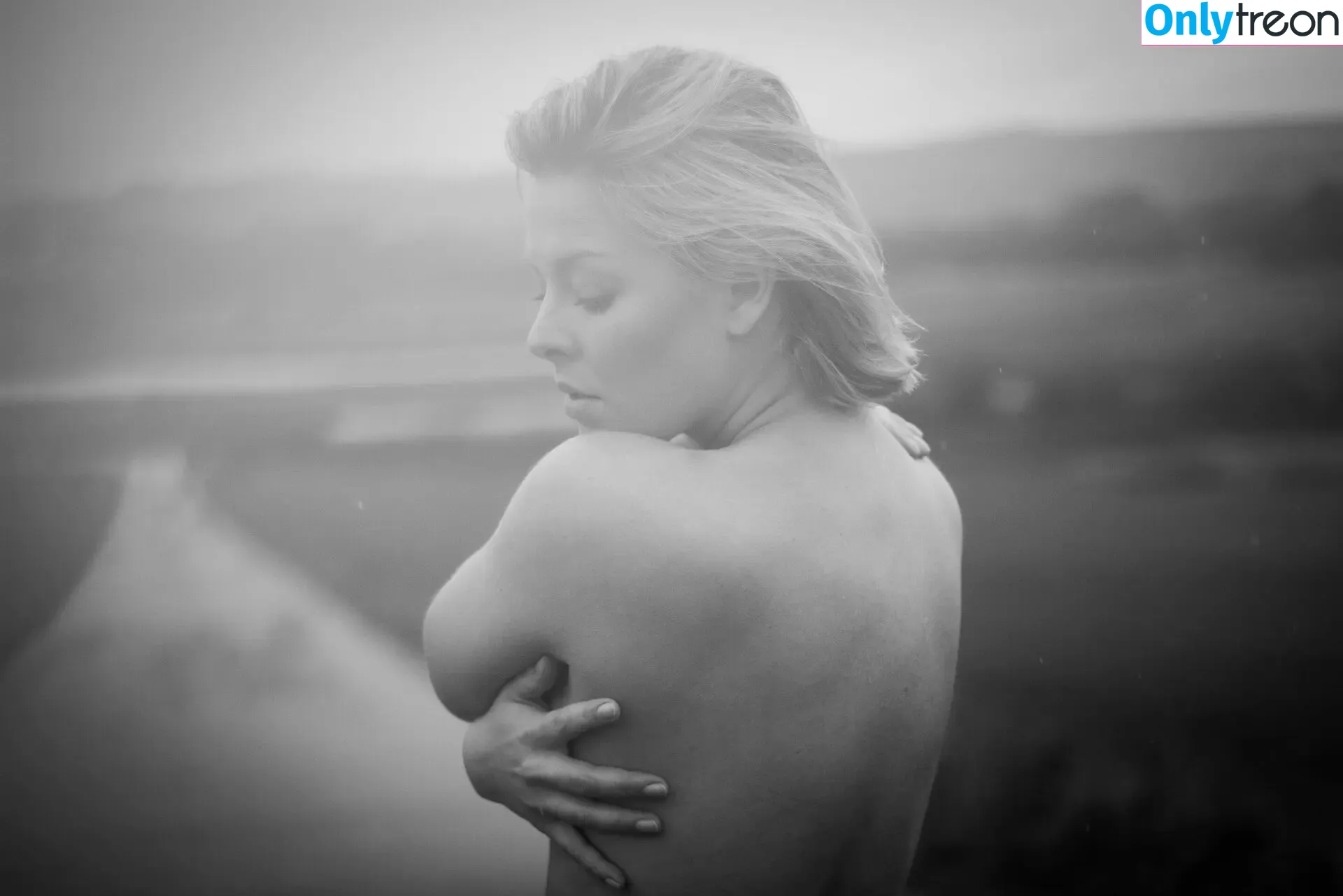 Leonore Bartsch nude photo #0044 (seashells_and_stardust)