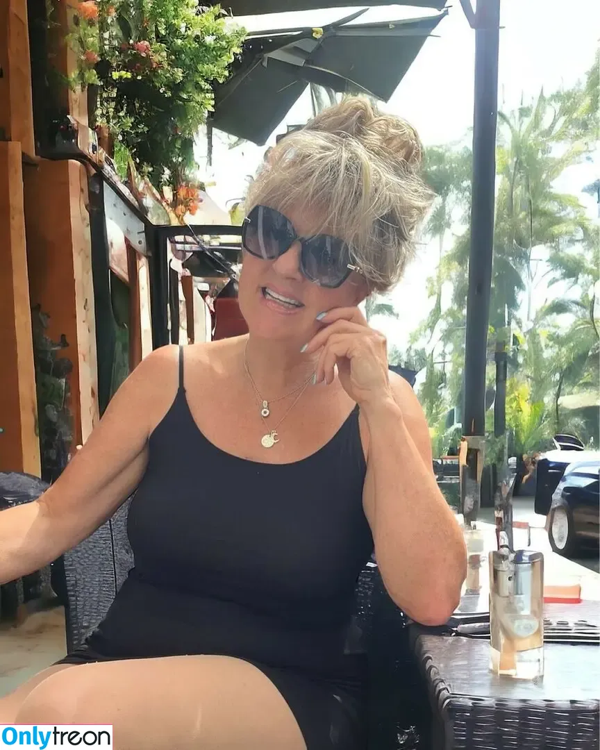 Lesley Banks nude photo #0007 (lesleybanksmusicalcomedy)