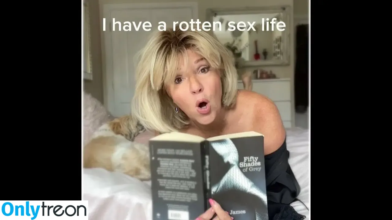 Lesley Banks nude photo #0046 (lesleybanksmusicalcomedy)