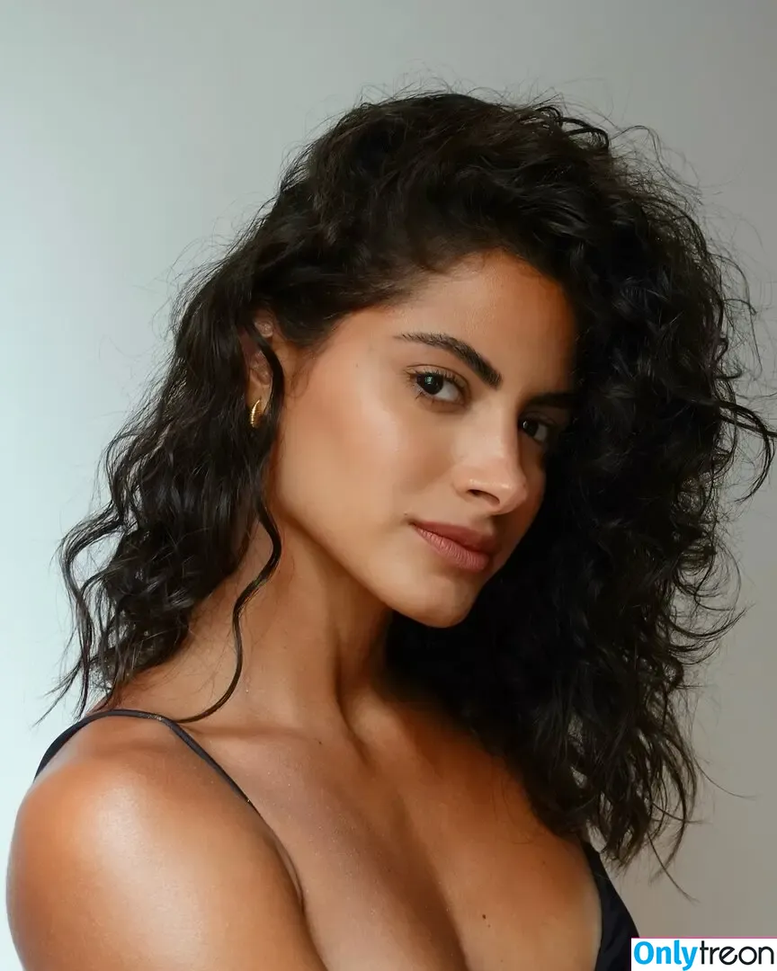 Leticia Salles nude photo #0039 (Filó de Pantanal / letisalless)