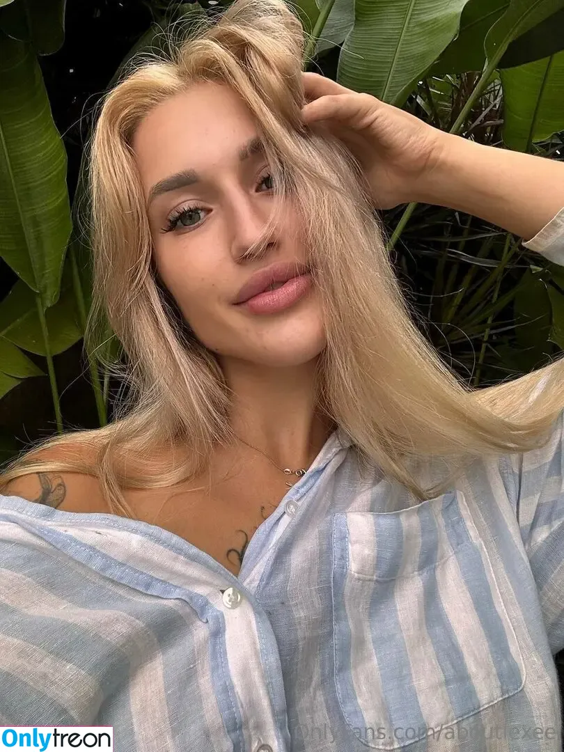 lexeeeee nude photo #0014 (lexeee.joyyy)