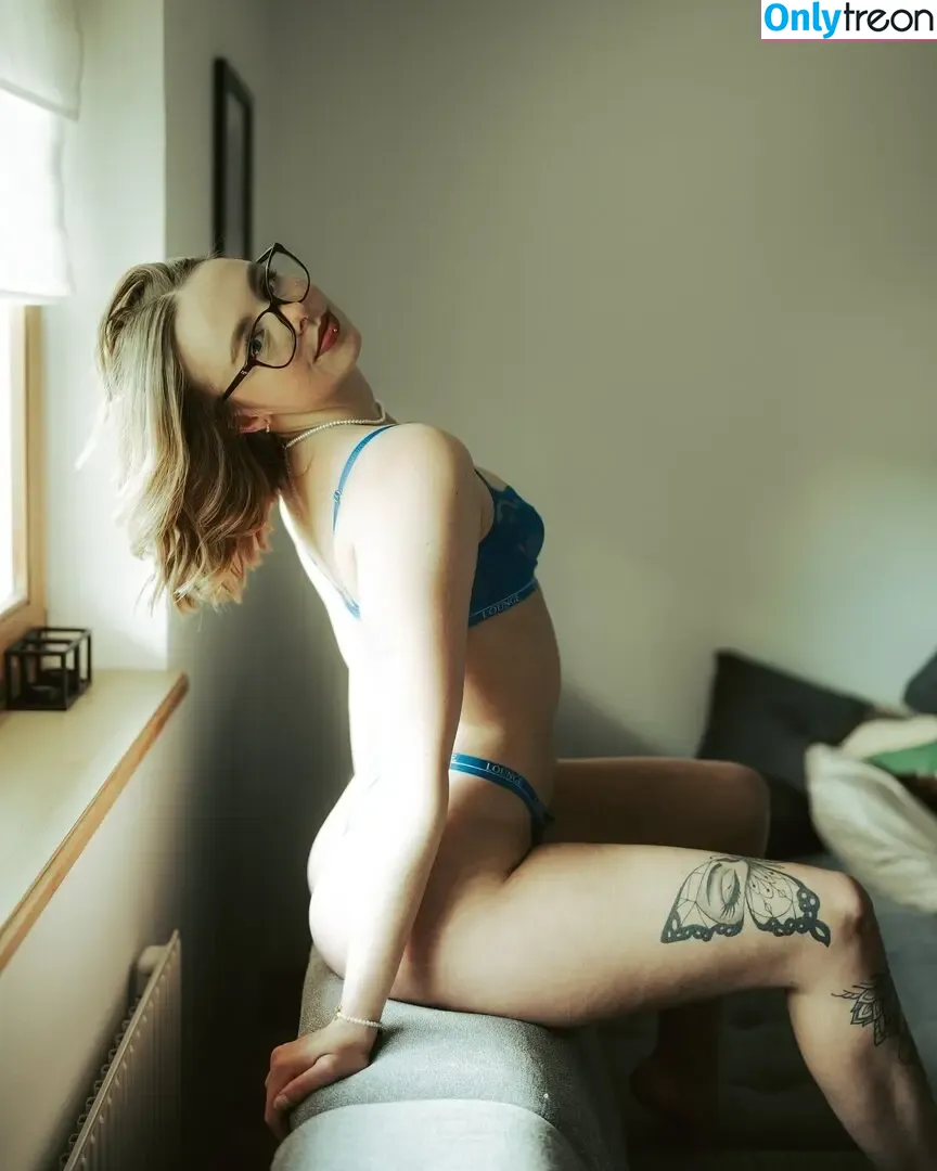 lexiisworld nude photo #0017 (lexiisworld)