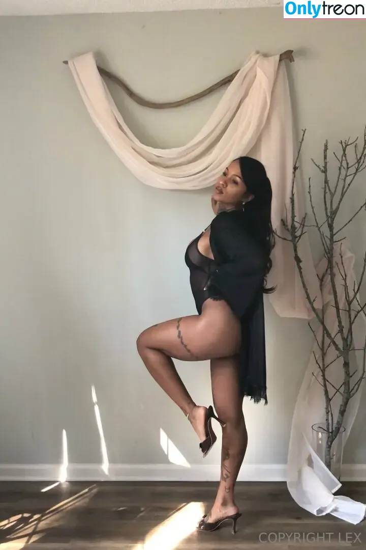LexOnTheMoonn nude photo #0019 (LexOnTheMoonn)