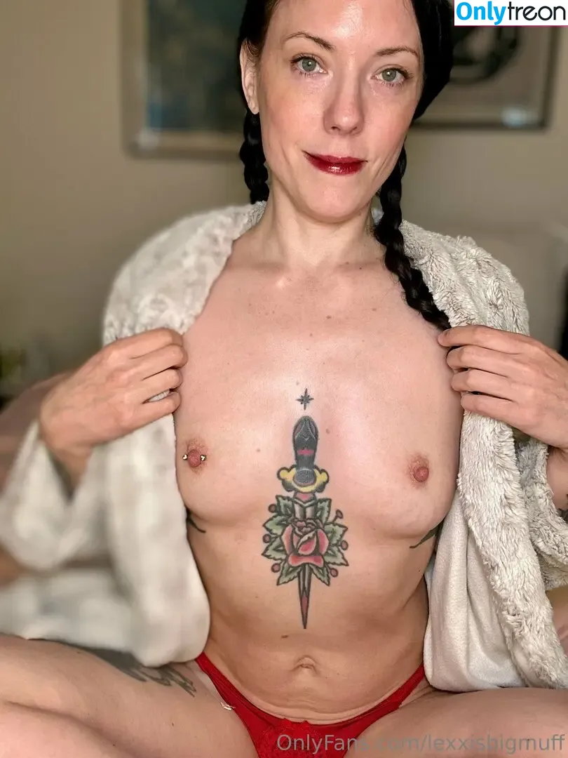Lexxisbigmuff nude photo #0046 (ElectriDisplay / lexxisbush / reel)