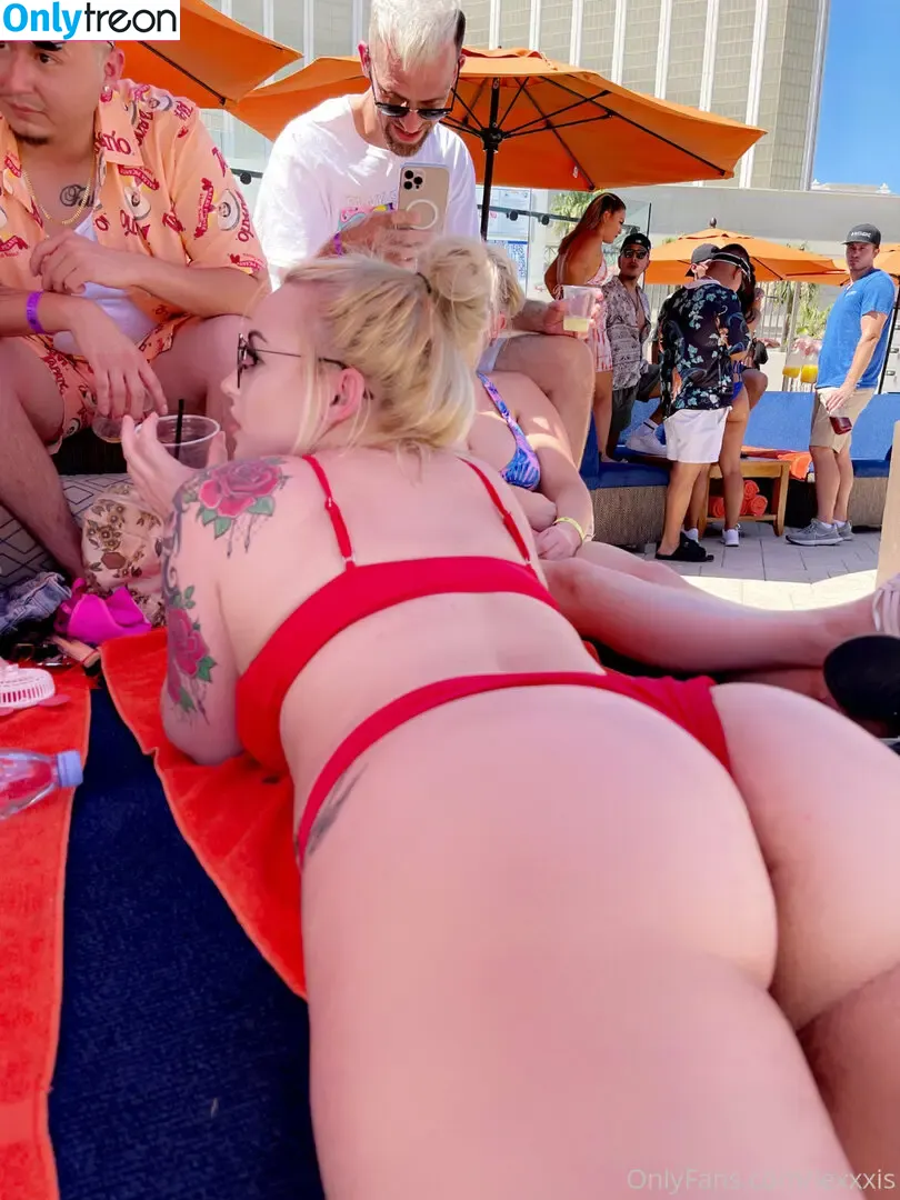 lexxxis nude photo #0010 (vitchbaby)