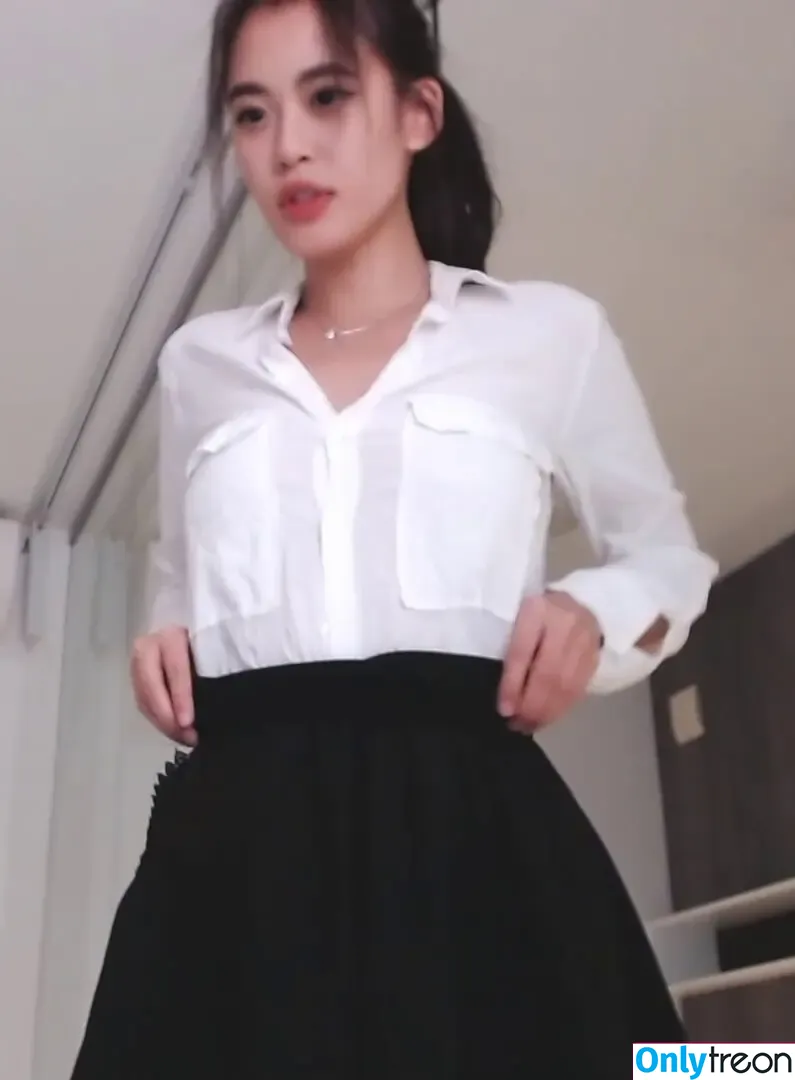li_chang nude photo #0009 (Li Chang)