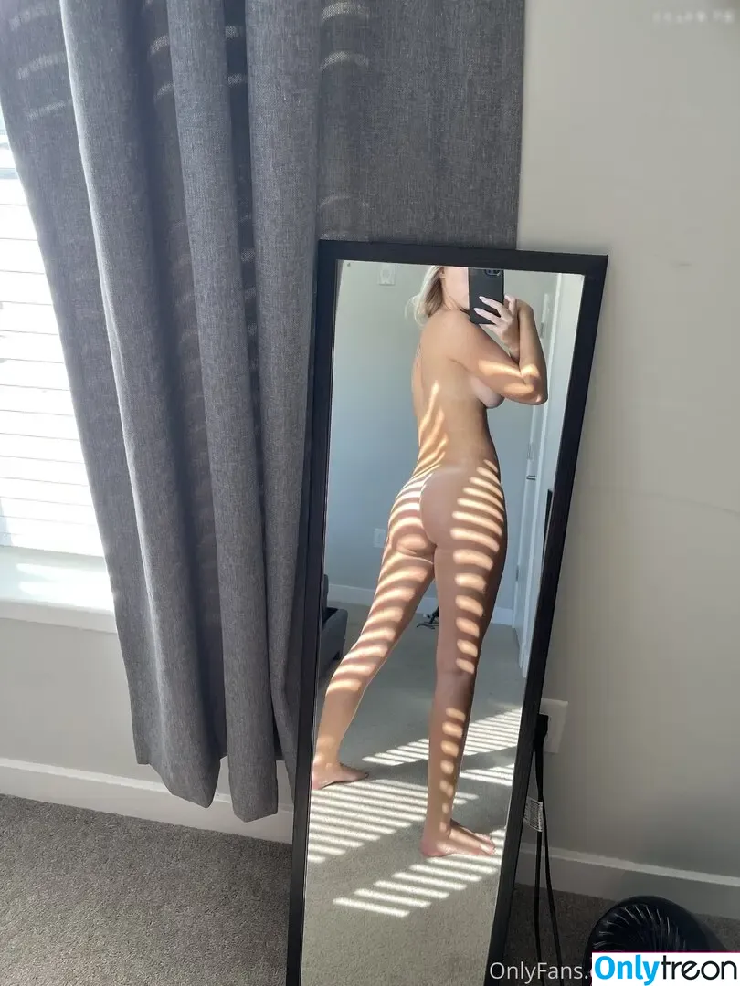 Lia Lynn nude photo #0005 (lialynnvip / lialynnxx)