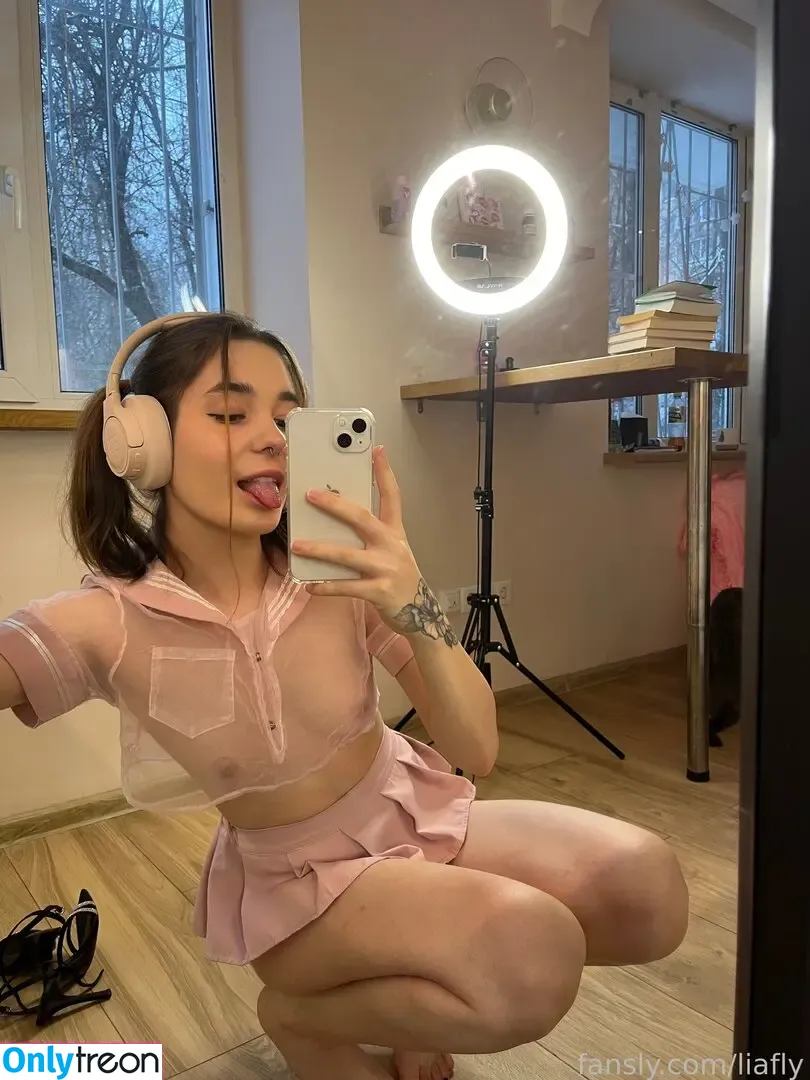 liafly nude photo #0017 (iamliafly)