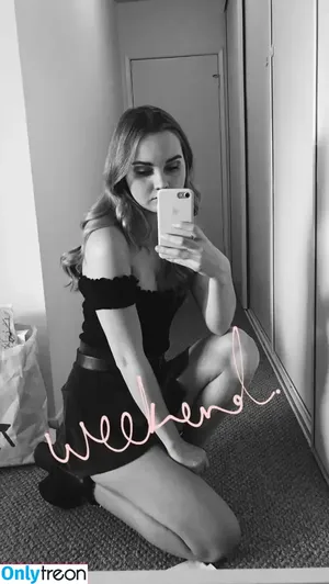 Liana Liberato / lianaliberato nude photo #0032
