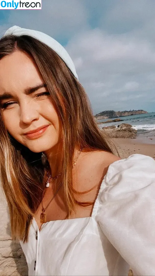 Liana Liberato nude photo #0006 (lianaliberato)