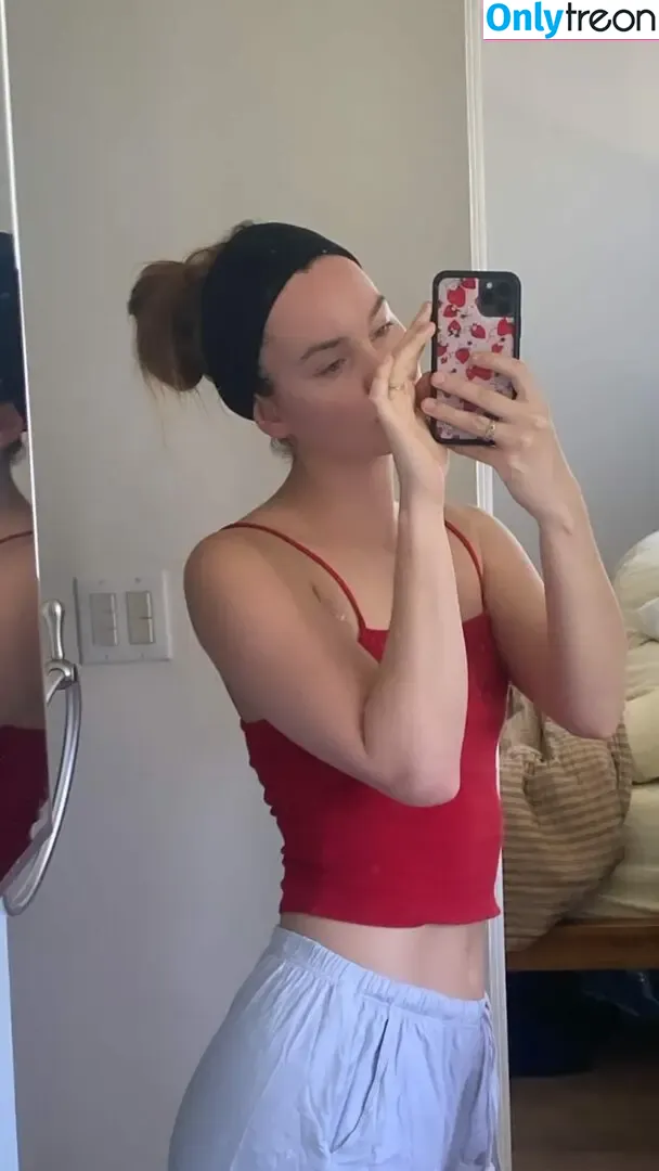 Liana Liberato nude photo #0017 (lianaliberato)