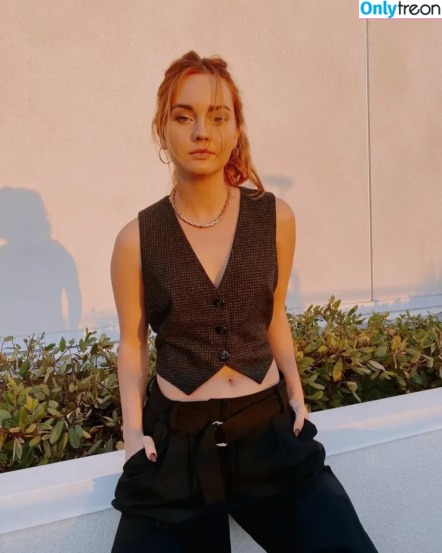 Liana Liberato nude photo #0048 (lianaliberato)