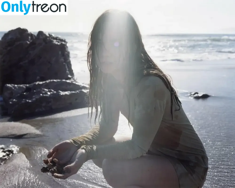 Liana Liberato nude photo #0116 (lianaliberato)