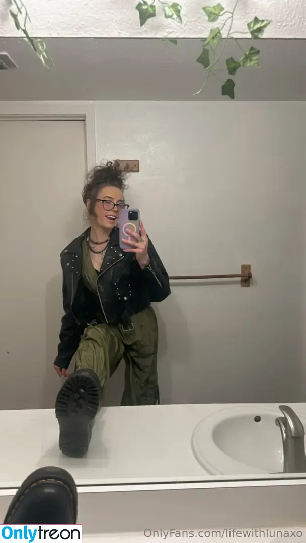 lifewithlunaxo nude photo #0025 (life.with.luna.xo)