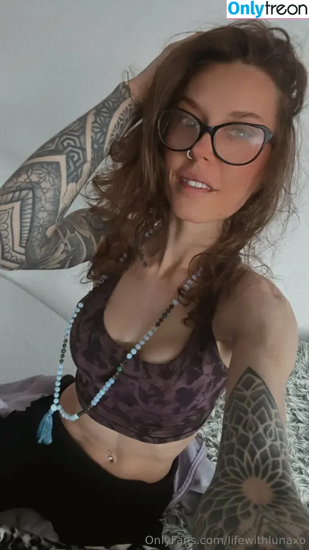 lifewithlunaxo nude photo #0036 (life.with.luna.xo)