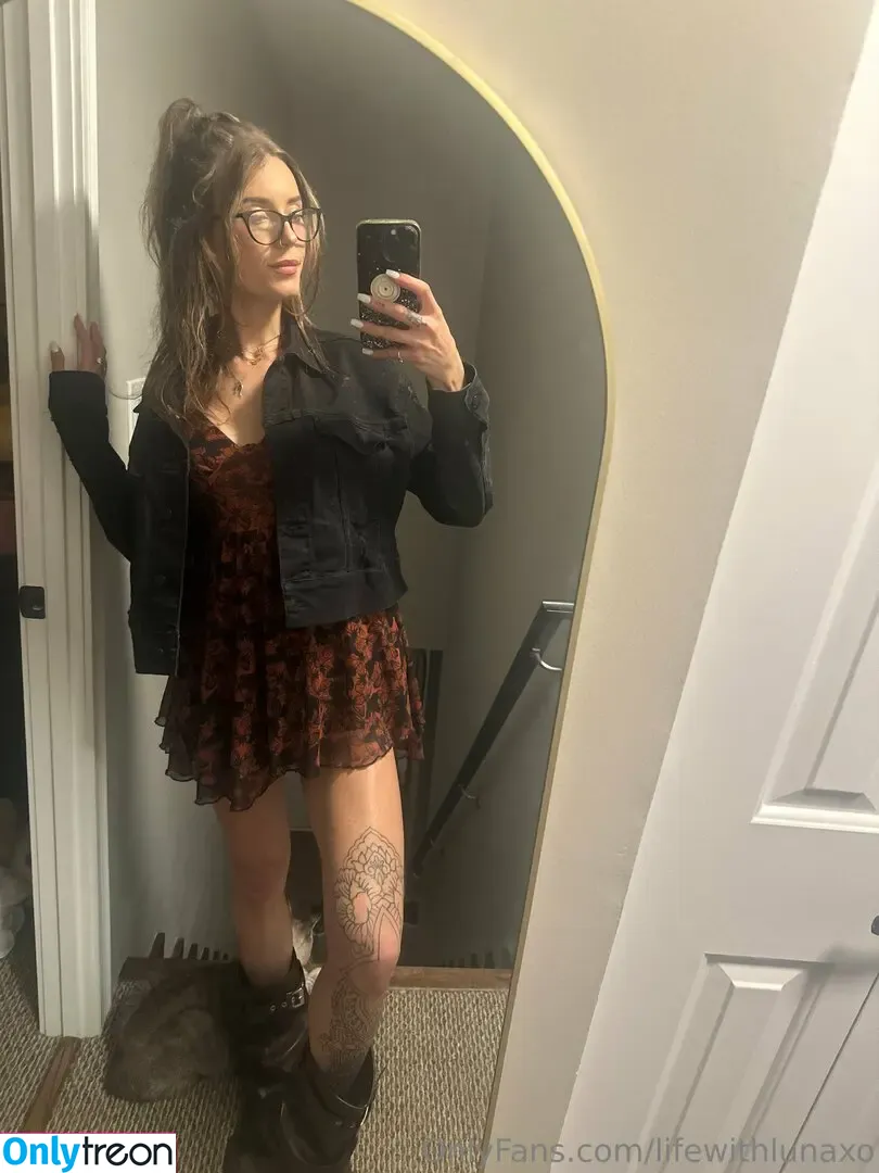 lifewithlunaxo nude photo #0044 (life.with.luna.xo)