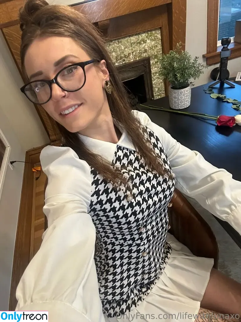 lifewithlunaxo nude photo #0059 (life.with.luna.xo)