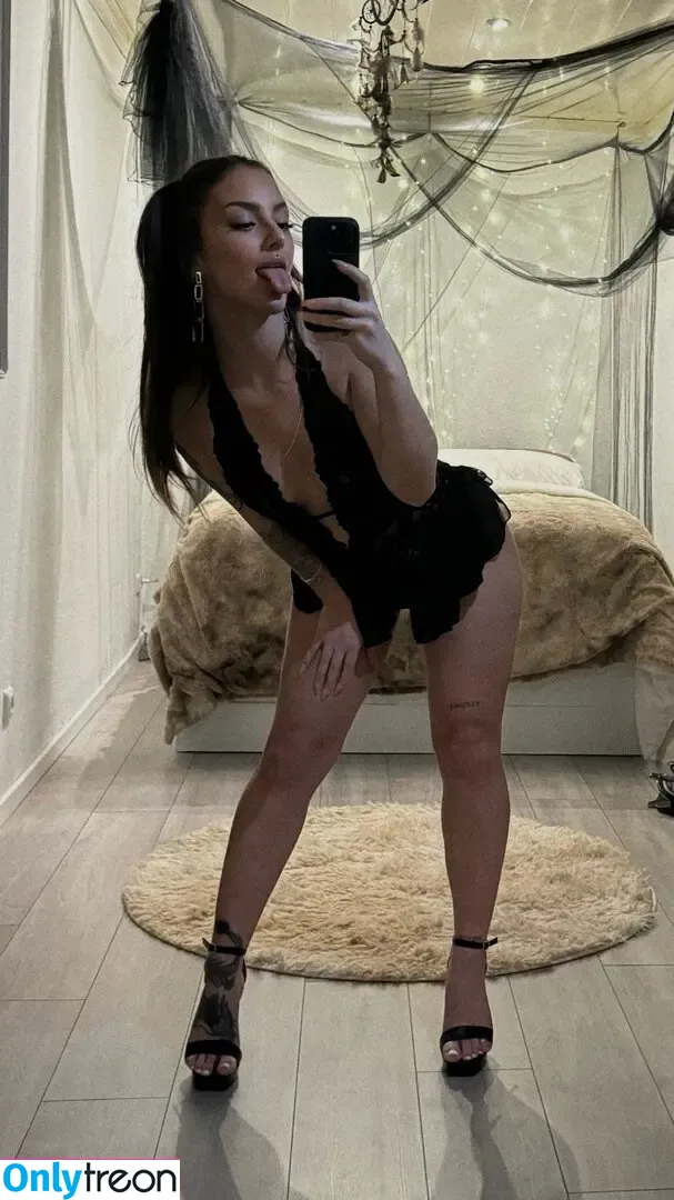 likebaklava nude photo #0078 (Deliya Pekkan / Oelkanister)
