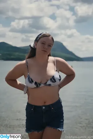 lil_lil21 / lil_vic21 nude photo #0001