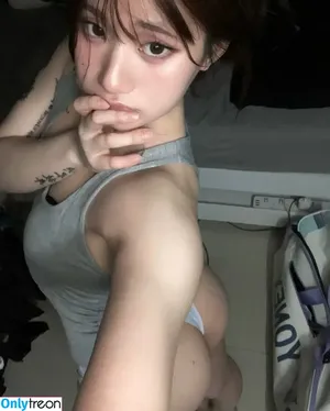 lil.zogbabe / Lilzogbabee nude photo #0080