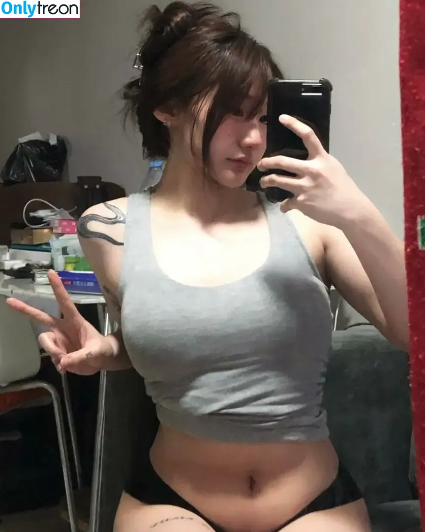 lil.zogbabe nude photo #0077 (Lilzogbabee)