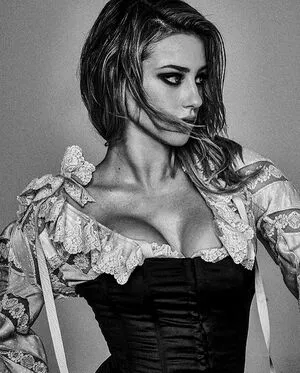 Lili Reinhart / Unpublished Photos / lilireinhart nude photo #0090