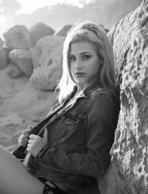 Lili Reinhart / Unpublished Photos / lilireinhart nude photo #0104